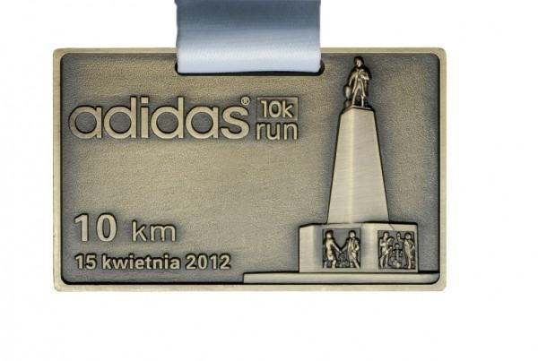 Medal Adidas 10k run za 10 kilometrowy bieg